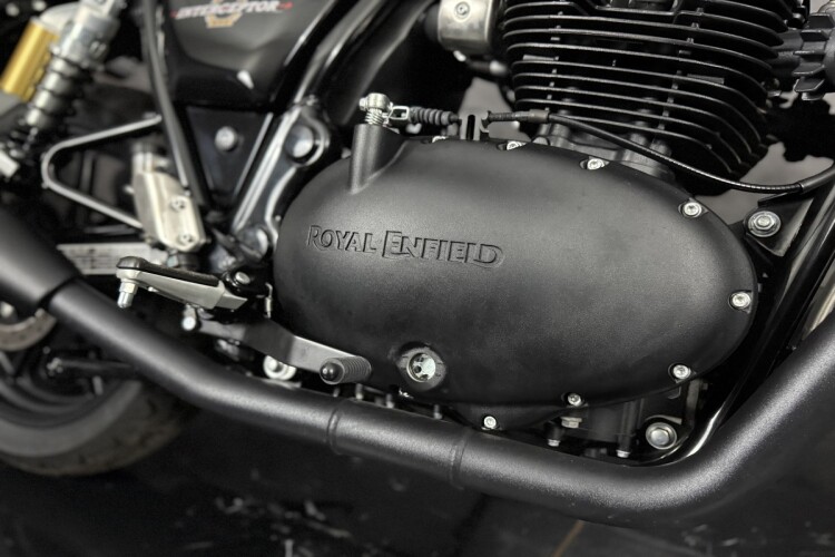 ROYAL ENFIELD INTERCEPTOR 650