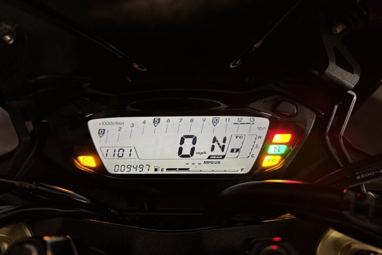 SUZUKI GSX-S750