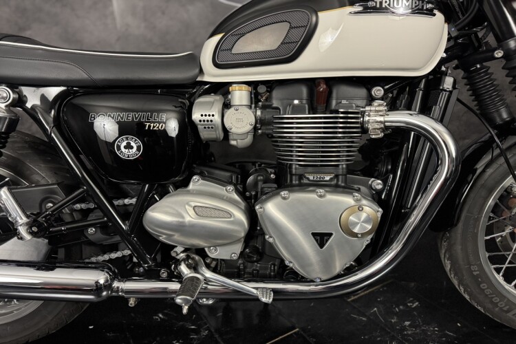 TRIUMPH BONNEVILLE T120