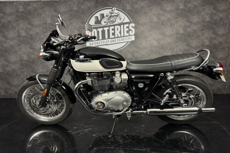 TRIUMPH BONNEVILLE T120