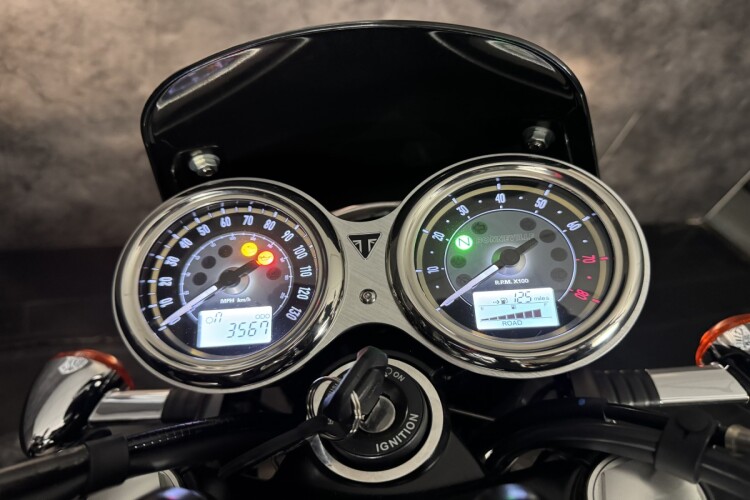 TRIUMPH BONNEVILLE T120