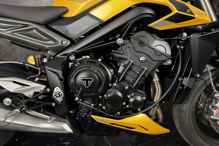 TRIUMPH STREET TRIPLE 765