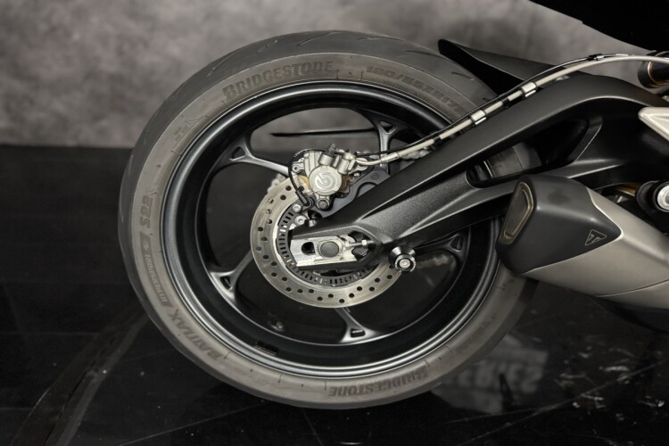 TRIUMPH STREET TRIPLE 765