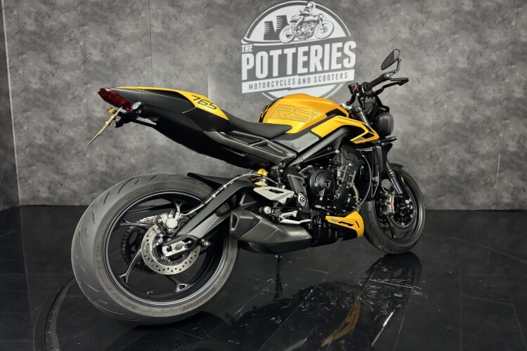 TRIUMPH STREET TRIPLE 765
