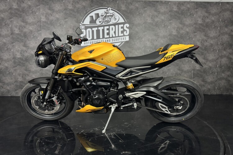 TRIUMPH STREET TRIPLE 765