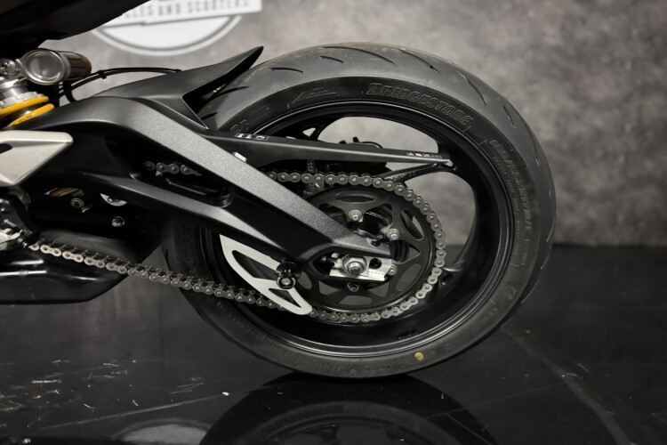 TRIUMPH STREET TRIPLE 765