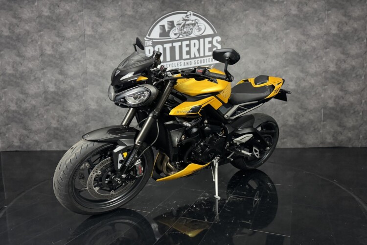 TRIUMPH STREET TRIPLE 765