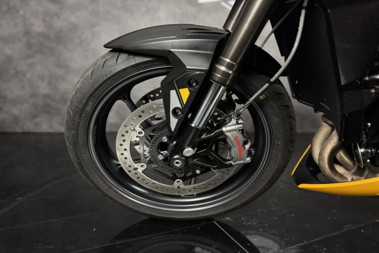 TRIUMPH STREET TRIPLE 765