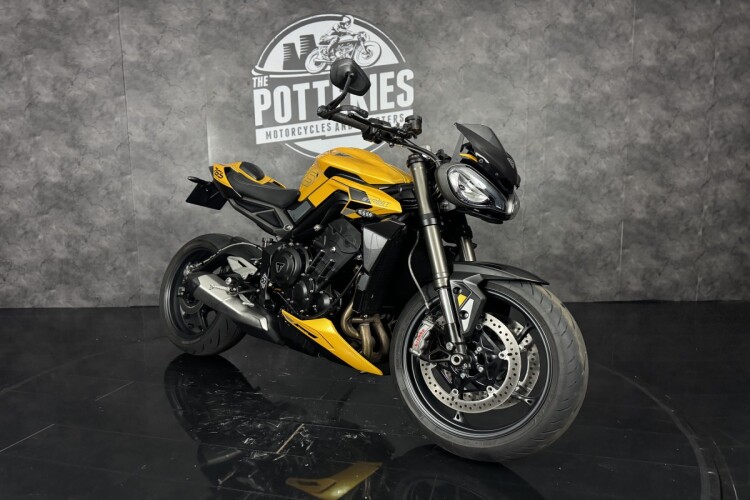 TRIUMPH STREET TRIPLE 765