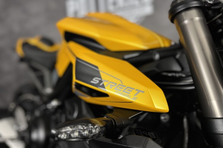 TRIUMPH STREET TRIPLE 765