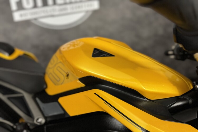 TRIUMPH STREET TRIPLE 765