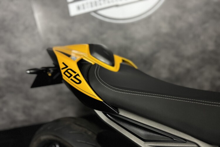 TRIUMPH STREET TRIPLE 765