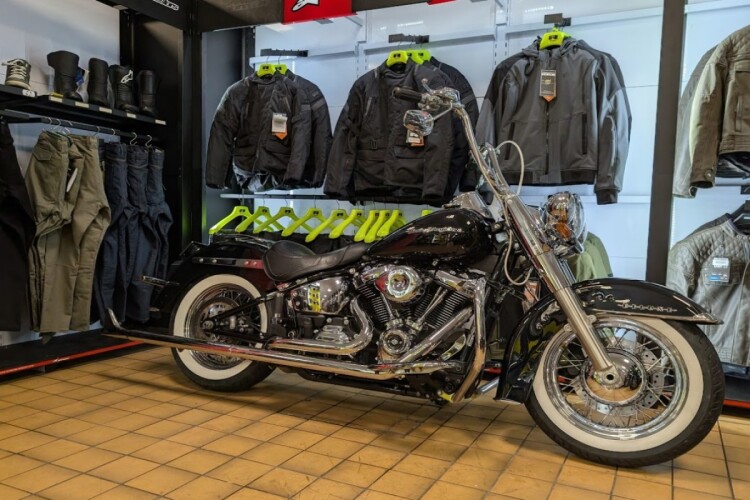 HARLEY DAVIDSON SOFTTAIL DELUXE