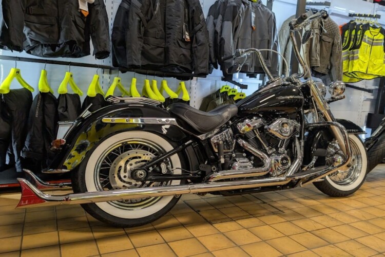 HARLEY DAVIDSON SOFTTAIL DELUXE