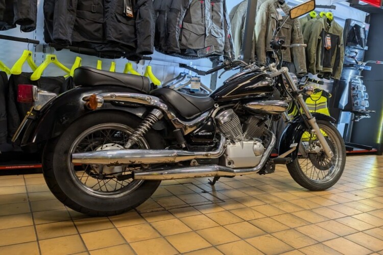 SUZUKI VL125 INTRUDER