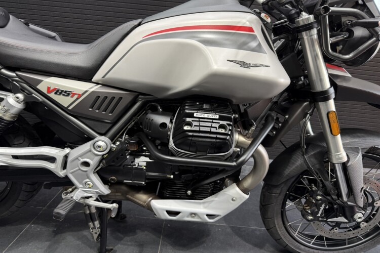 MOTO GUZZI V85