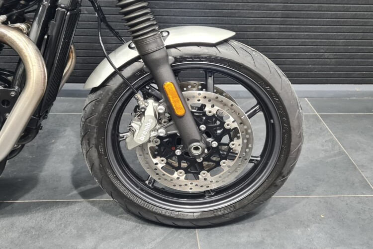 TRIUMPH SPEED TWIN 1200