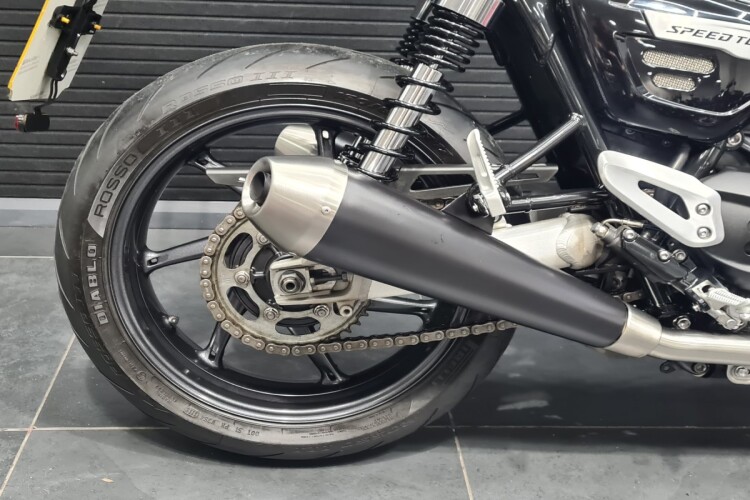 TRIUMPH SPEED TWIN 1200