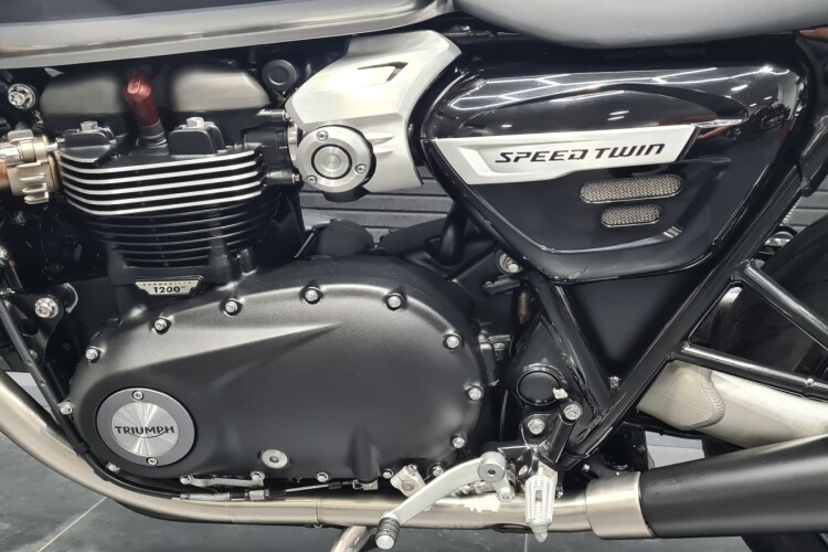 TRIUMPH SPEED TWIN 1200