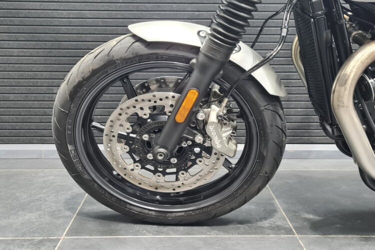 TRIUMPH SPEED TWIN 1200