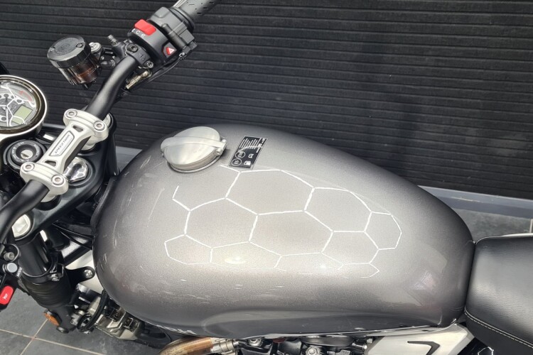 TRIUMPH SPEED TWIN 1200