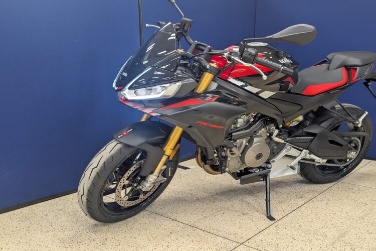 APRILIA TUONO 660