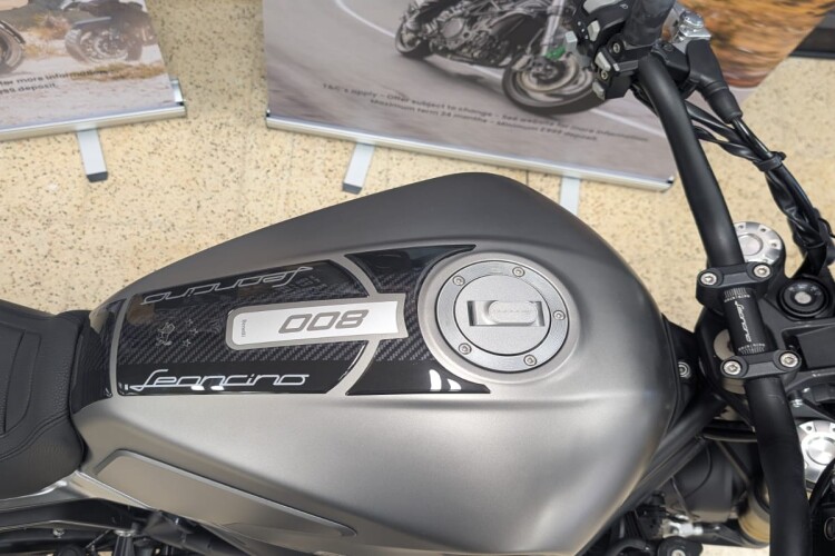 BENELLI LEONCINO 800