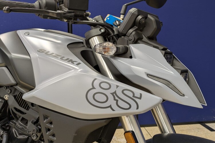 SUZUKI GSX-8S