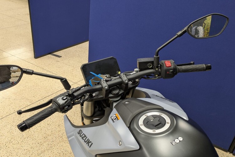 SUZUKI GSX-8S