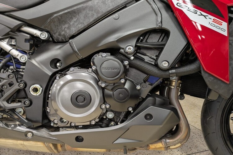 SUZUKI GSX-S1000