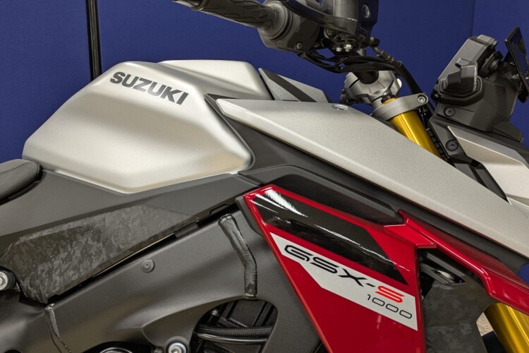 SUZUKI GSX-S1000