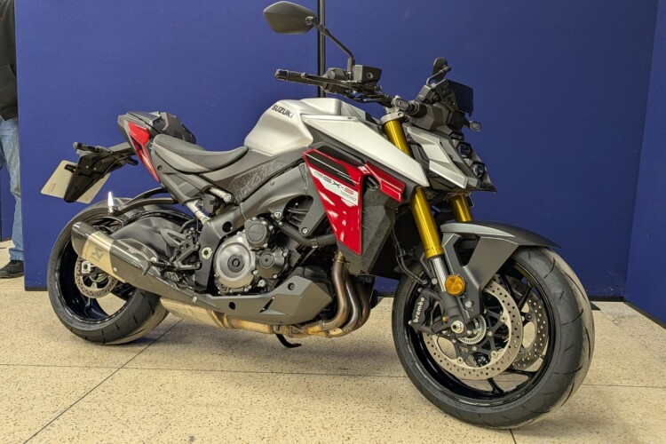 SUZUKI GSX-S1000