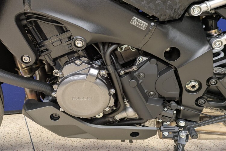 SUZUKI GSX-S1000