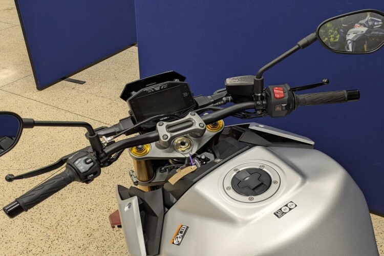 SUZUKI GSX-S1000