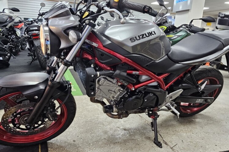 SUZUKI SV 650