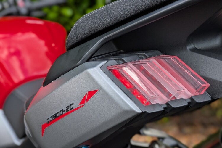 QJMOTOR SRK 900