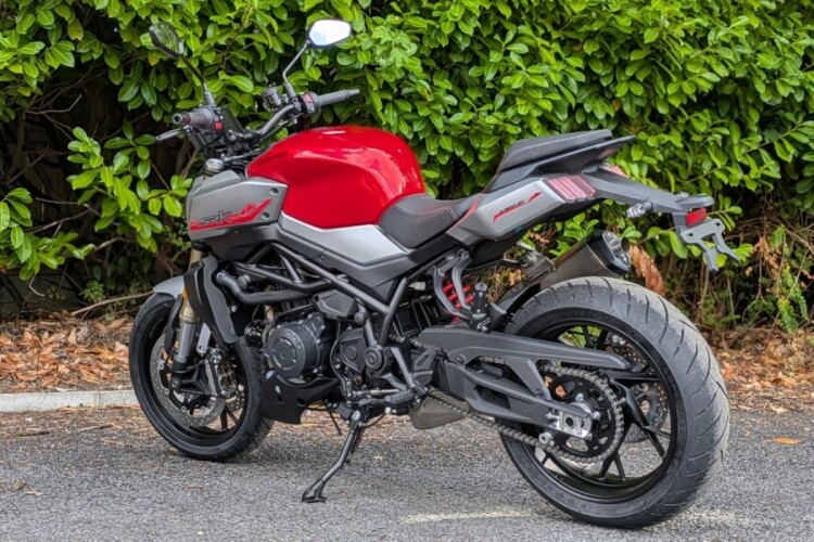 QJMOTOR SRK 900