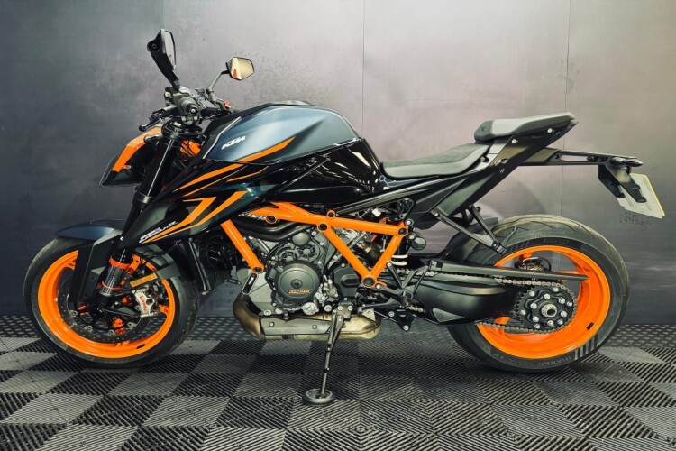 KTM 1290 SUPER DUKE R