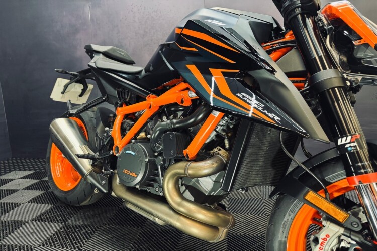 KTM 1290 SUPER DUKE R