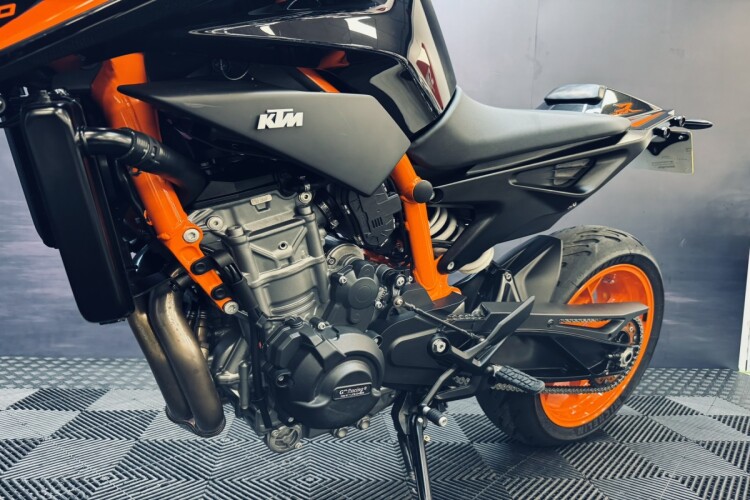 KTM 890 DUKE