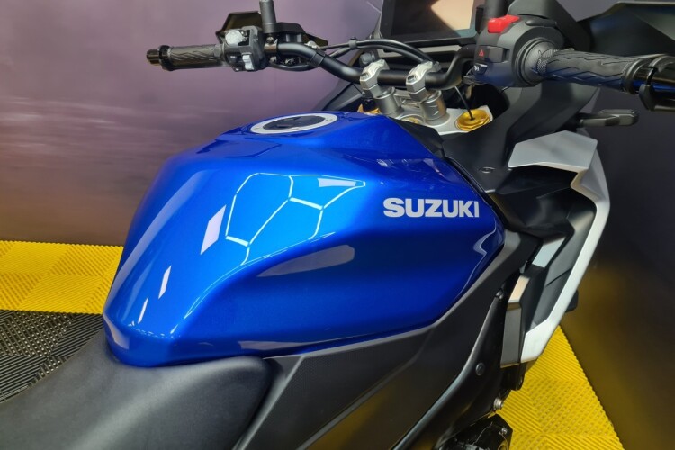 SUZUKI GSX-S1000GX +