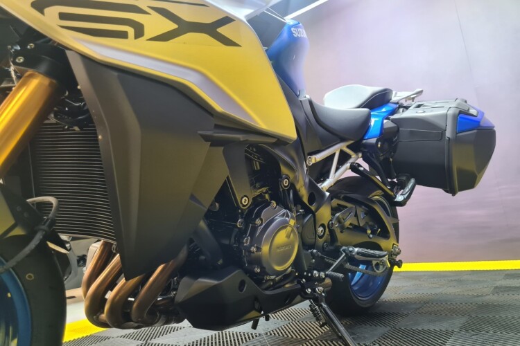 SUZUKI GSX-S1000GX +
