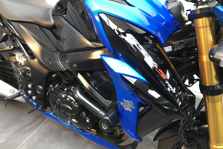 SUZUKI GSX-S750