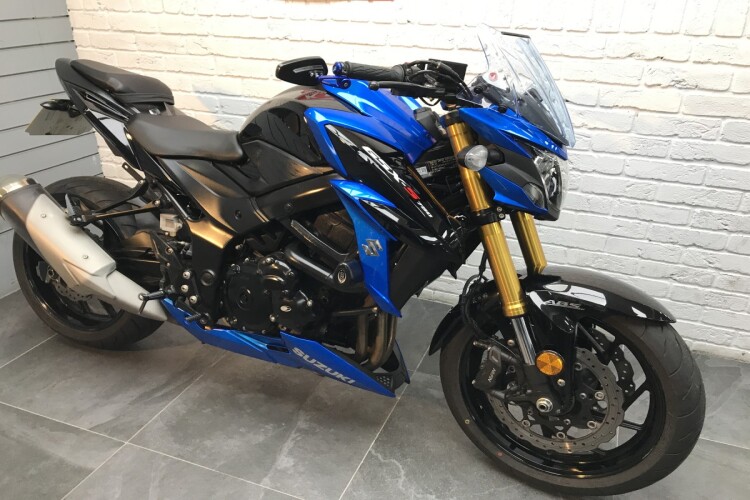 SUZUKI GSX-S750