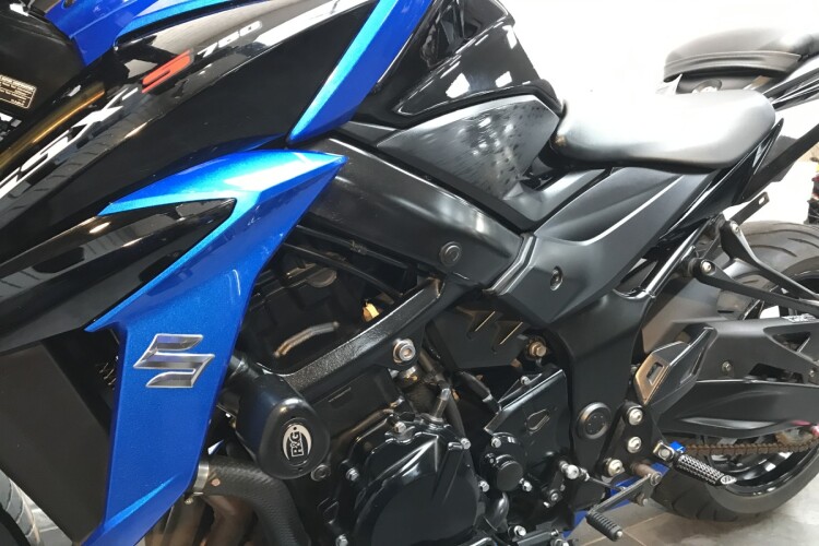 SUZUKI GSX-S750