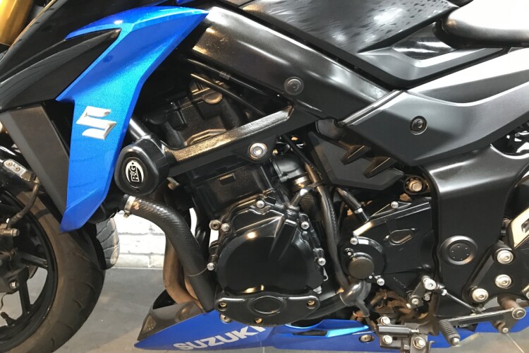 SUZUKI GSX-S750