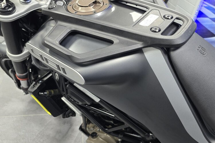 HUSQVARNA SVARTPILEN 401