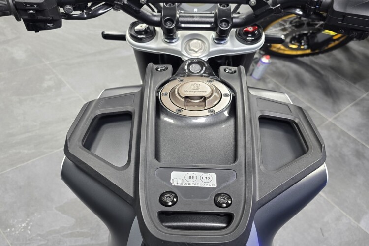 HUSQVARNA SVARTPILEN 401