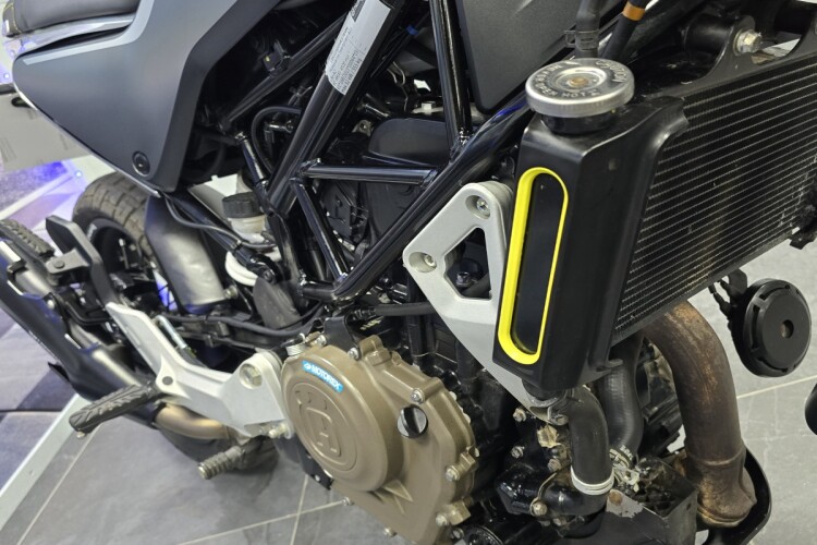 HUSQVARNA SVARTPILEN 401