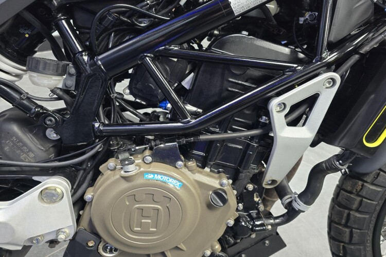 HUSQVARNA SVARTPILEN 401